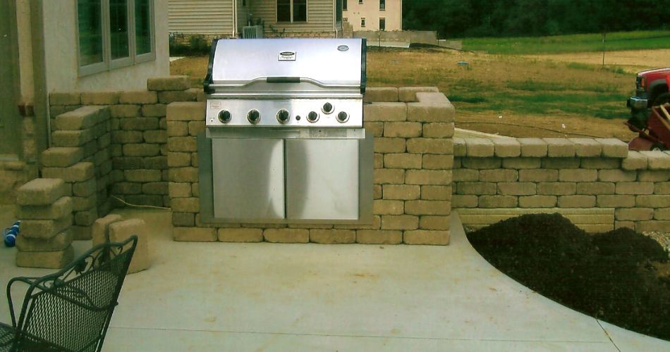 Built-in Paver Wall for Backyard Grill